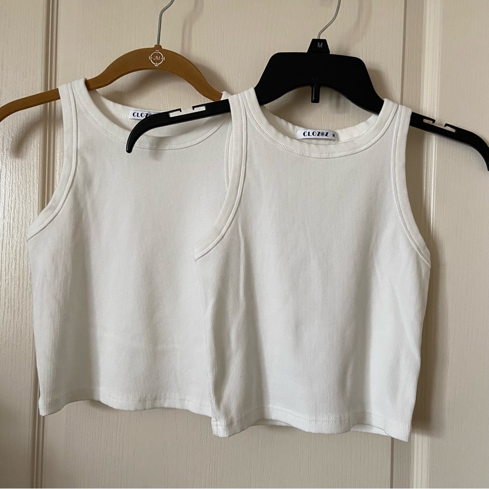 ⭐️NWOT Set of White Cropped Tank Tops (Clozoz Brand)⭐️